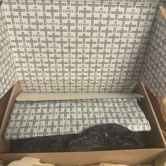 Brand New Discontinued Classic Vinnys Le Club Loafers
 With Gold Hardware. - Picture 5 of 6